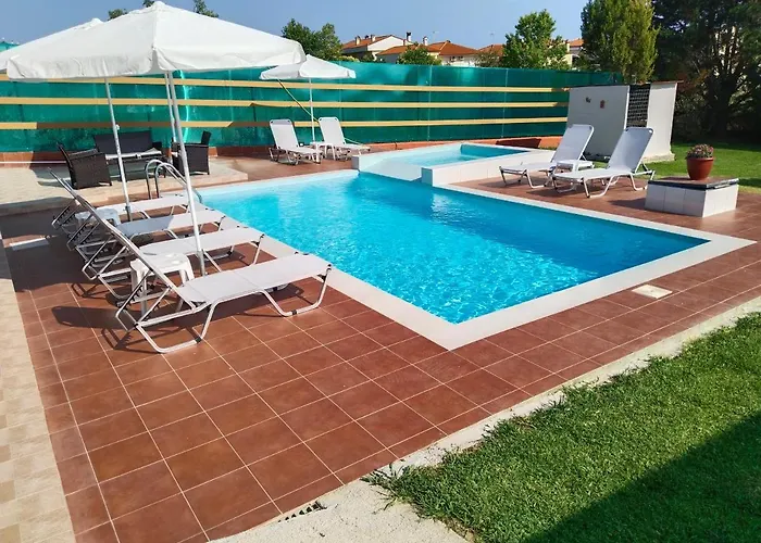 Maria Lemoni Swimming Pool Apartment