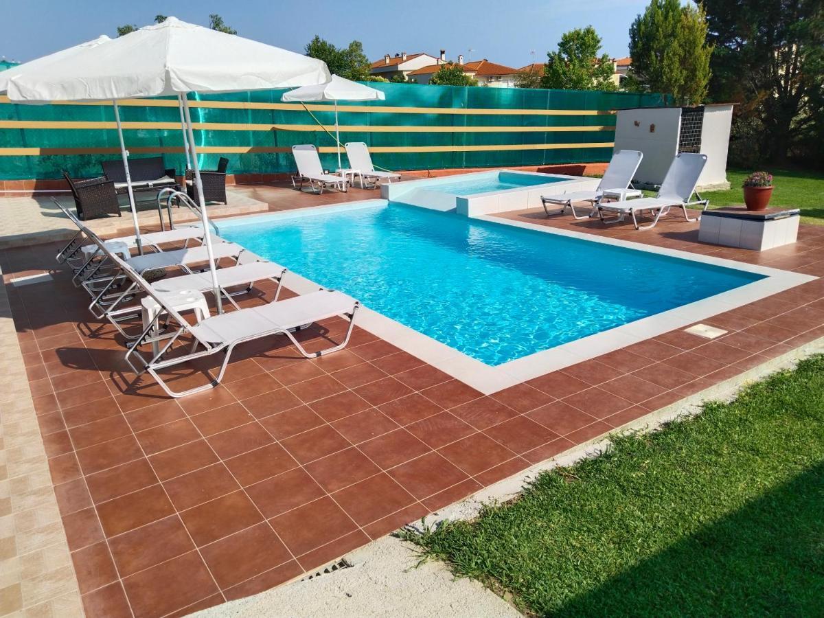 Maria Lemoni Swimming Pool * Nea Skioni